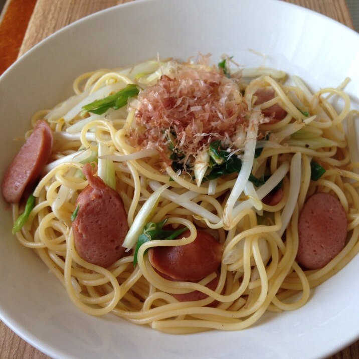 ウィンナーと長ネギともやしのパスタ♪